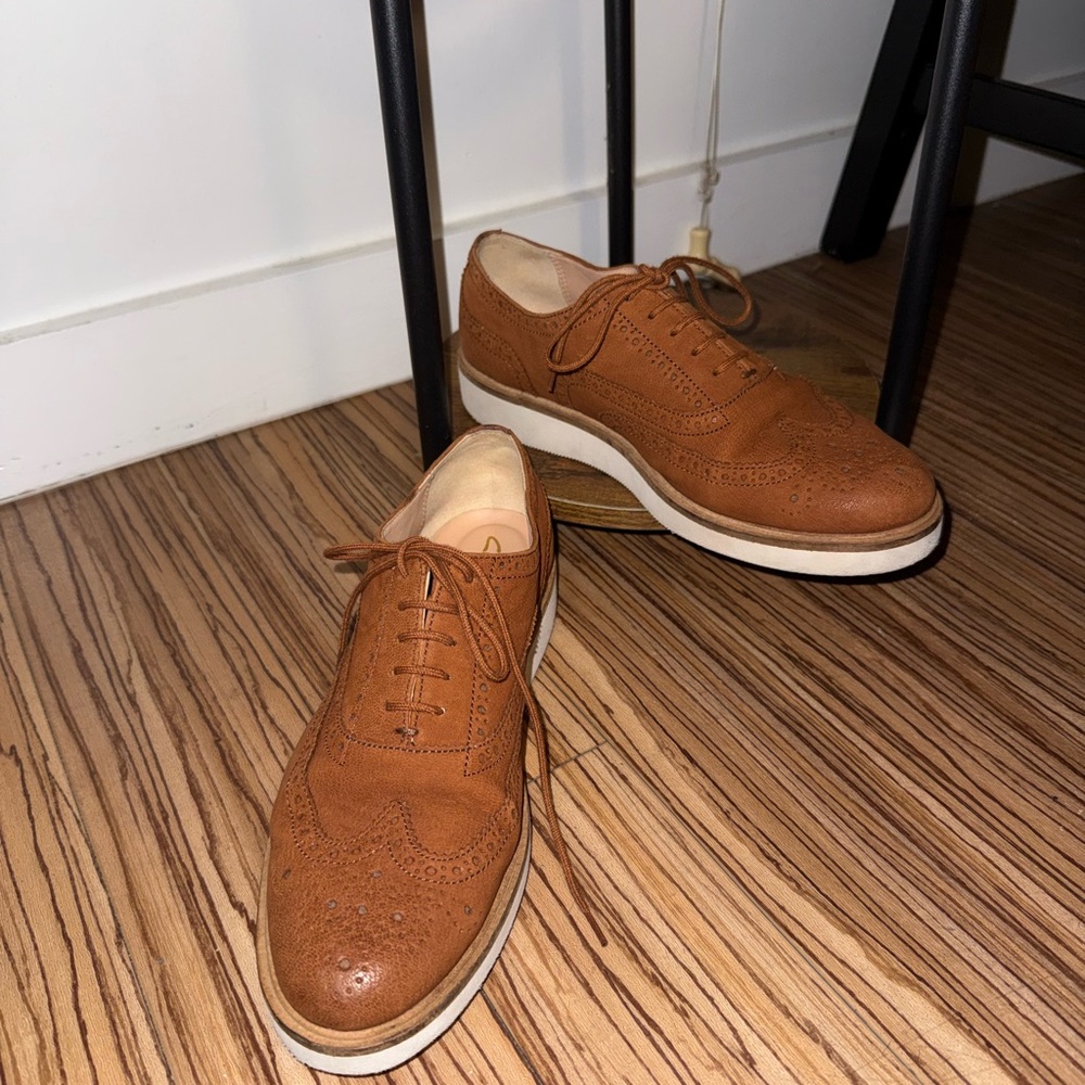 Clarks Women's Brown Wingtip Lace-Up Loafers